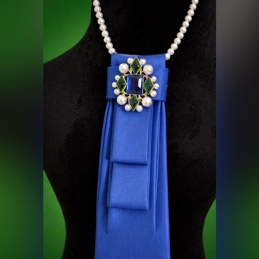 Stunning Blue Necktie Necklace w/Brilliant Blue & Green Jewels & Pearls Brooch